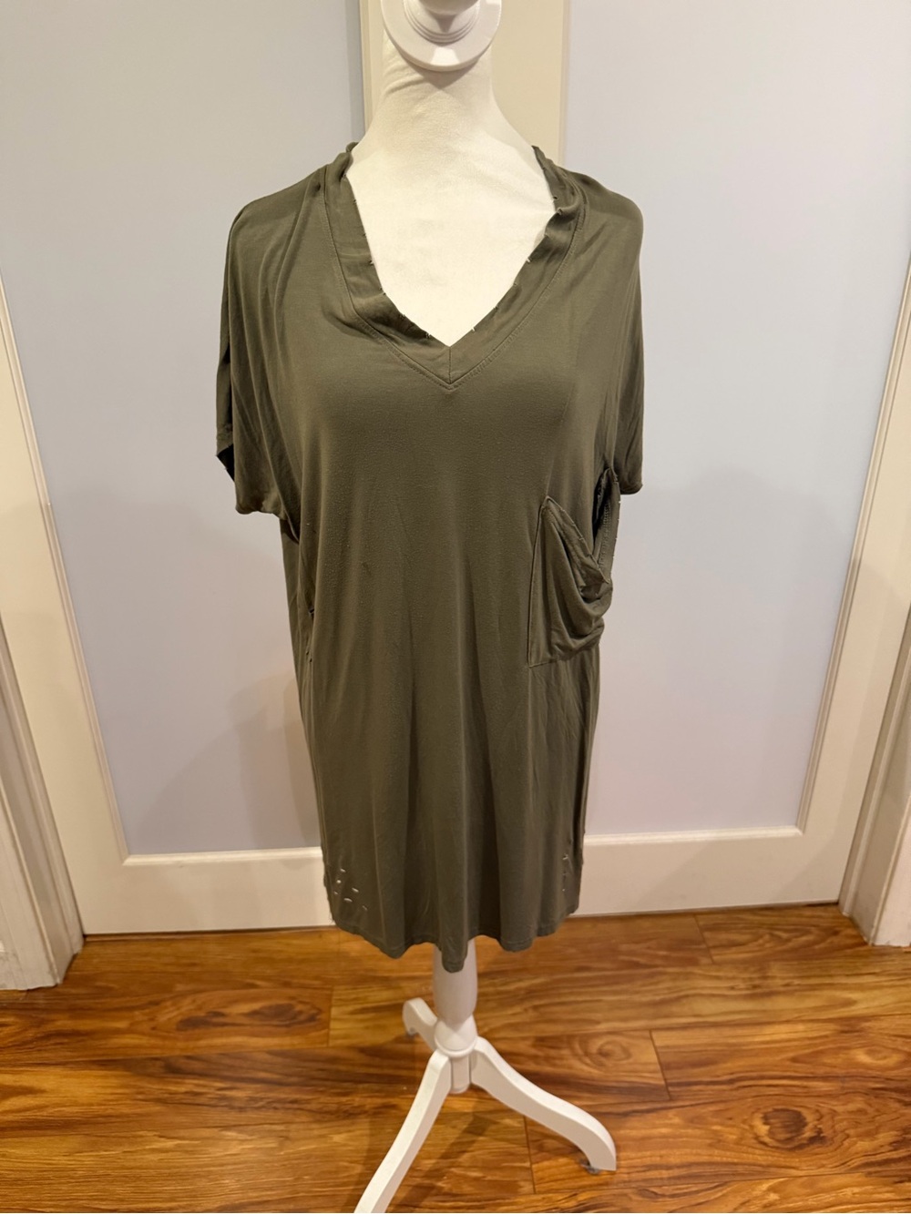 POL Olive Green V-Neck Tunic Top